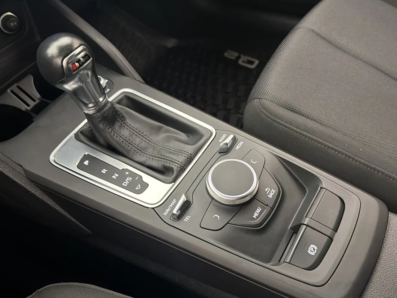 Vehicle image 21