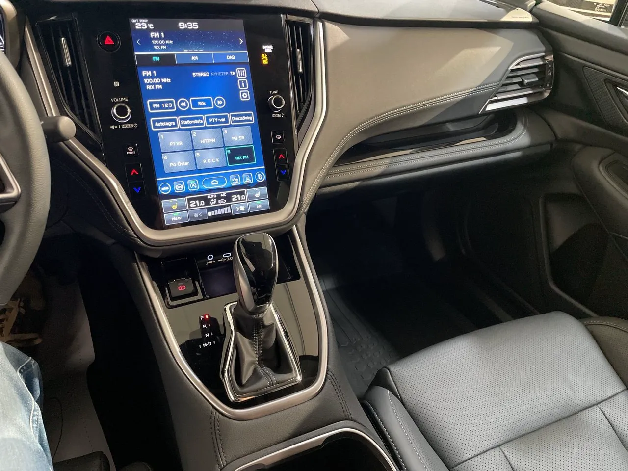 Vehicle image 14