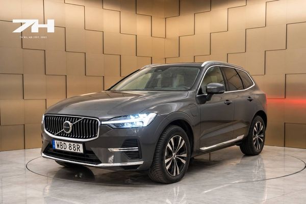 Volvo XC60 Recharge T6 AWD Core / Pano / Drag / Pilot Assist - 2024