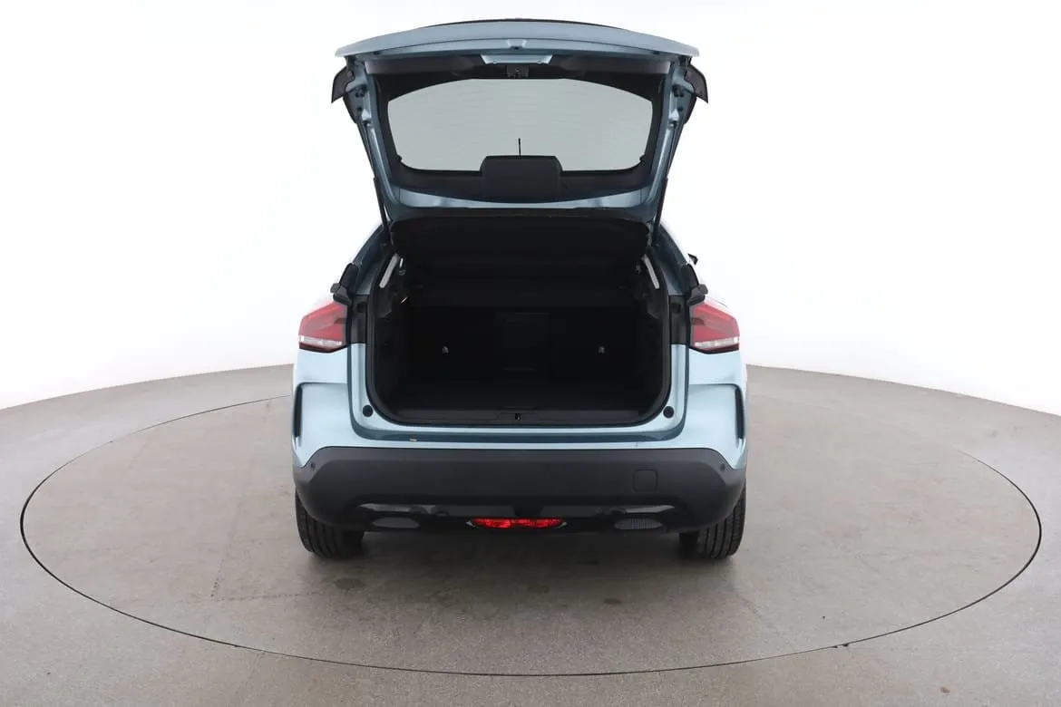 Vehicle image 16