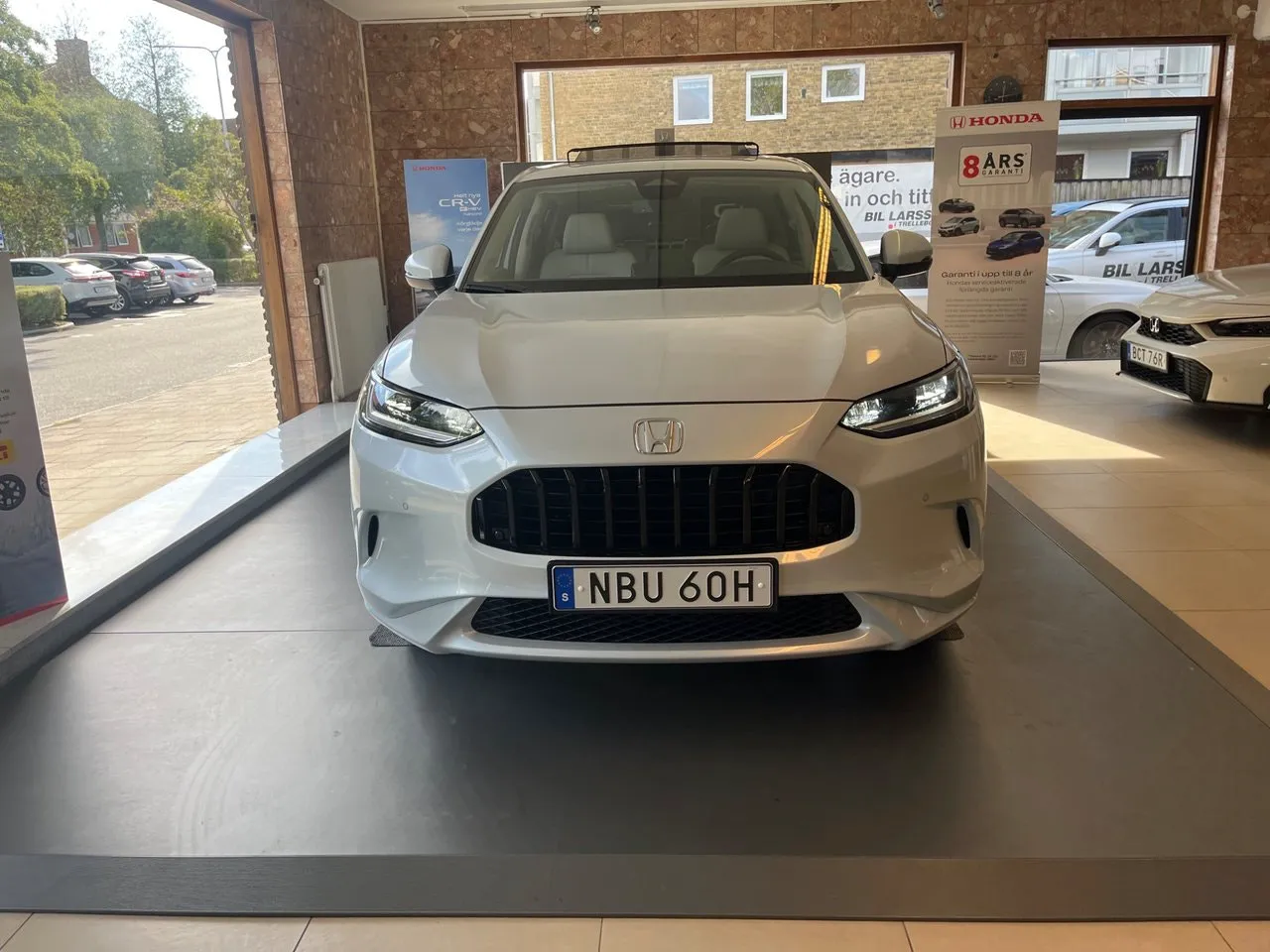 Vehicle image 3