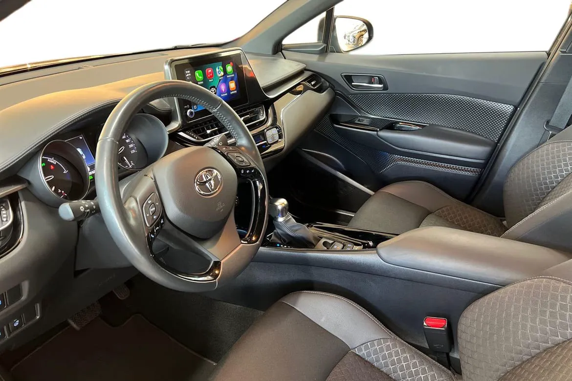Vehicle image 12