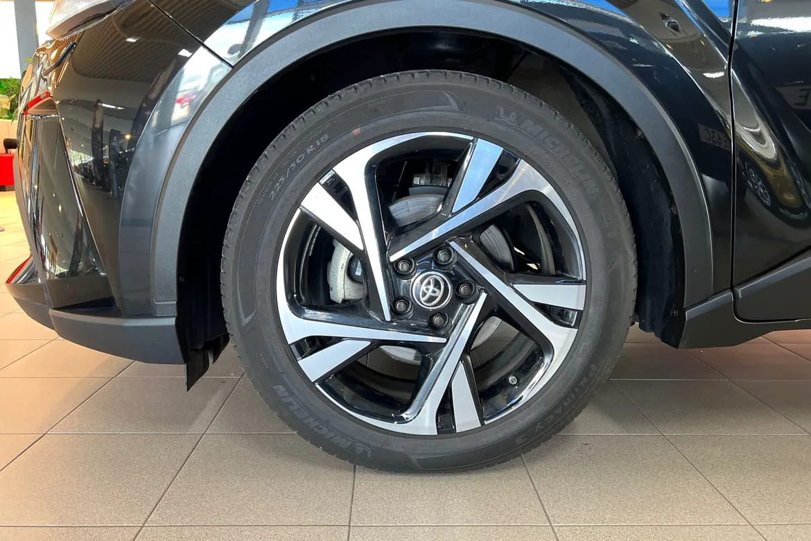 Vehicle image 15