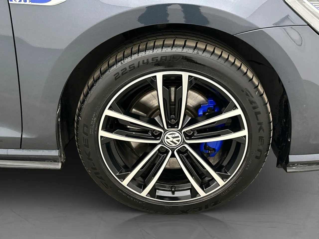 Vehicle image 25