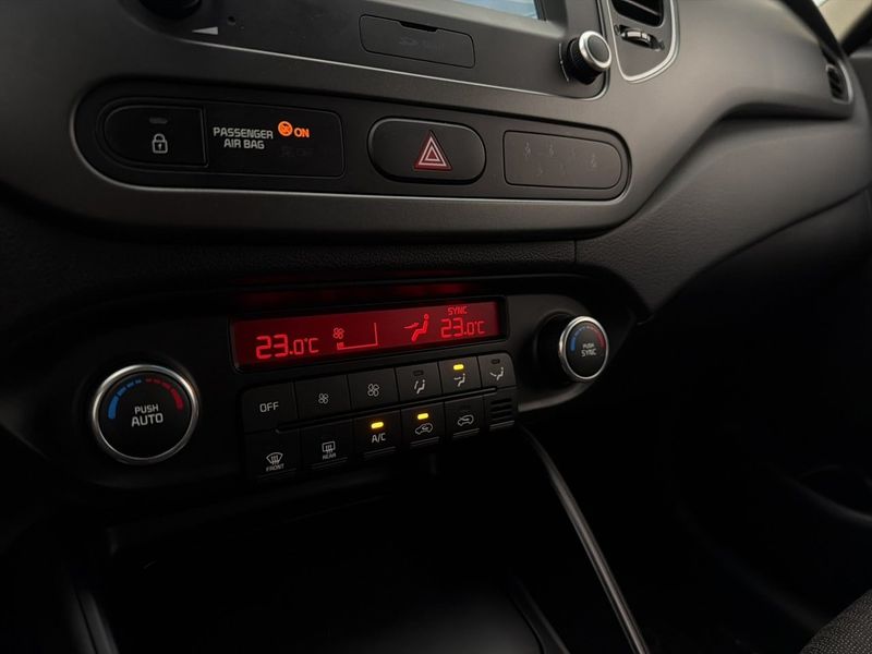 Kia Carens bild 23
