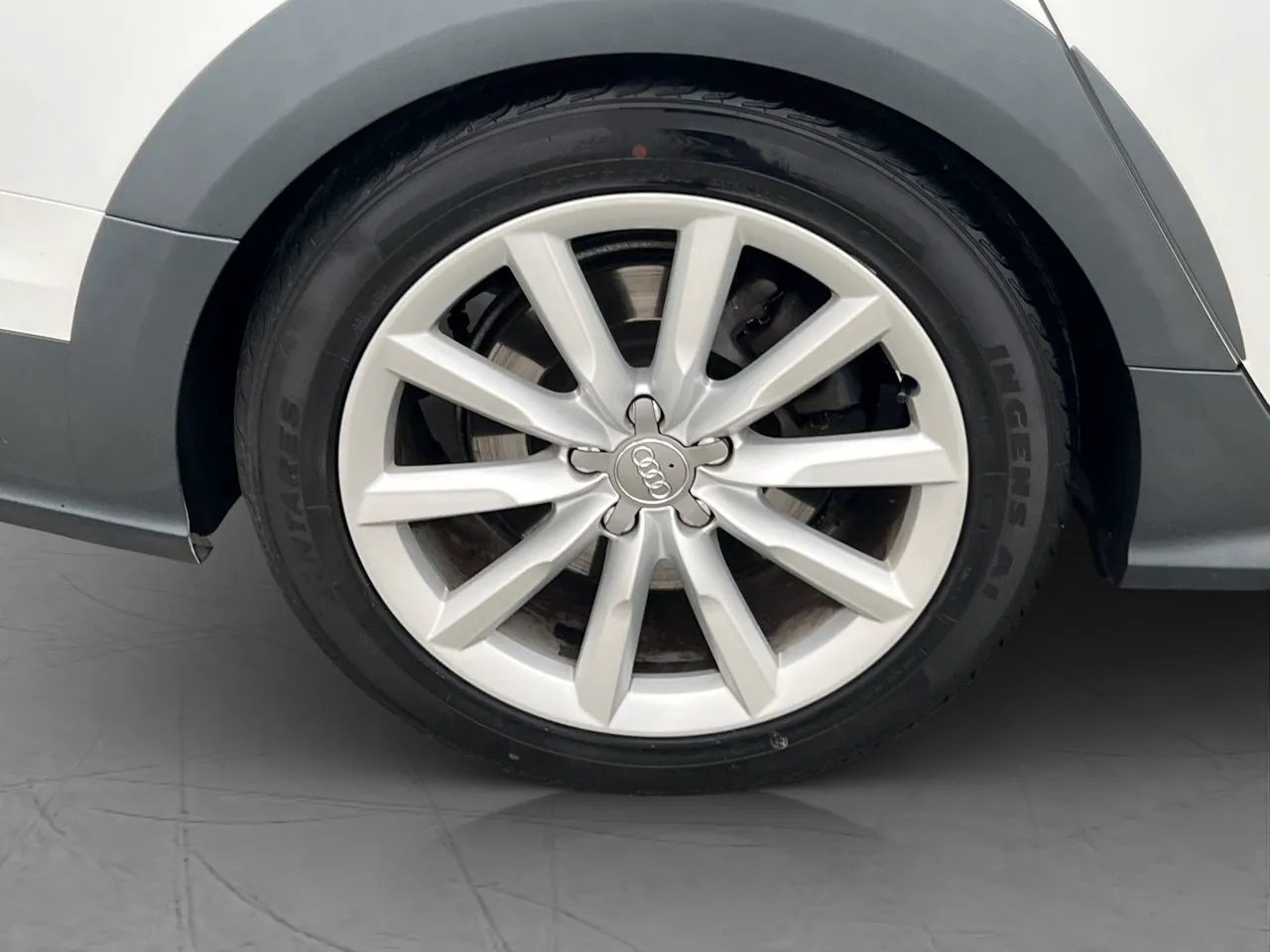 Vehicle image 35