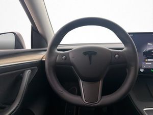 Tesla Model Y bild 15