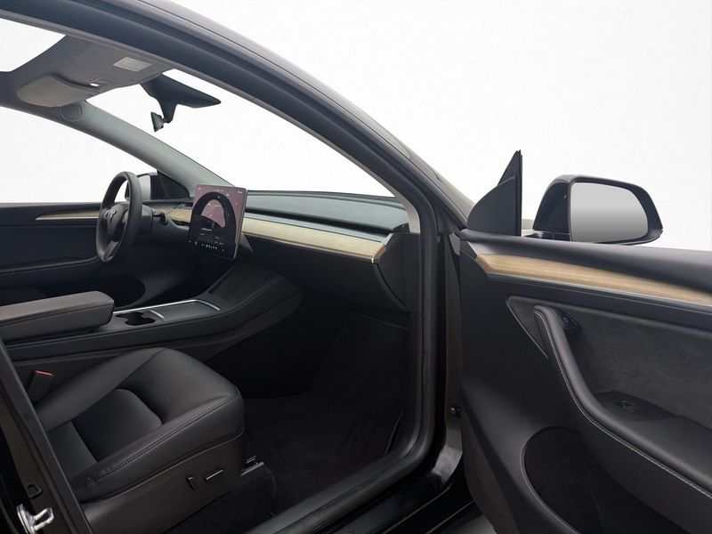 Tesla Model Y bild 24