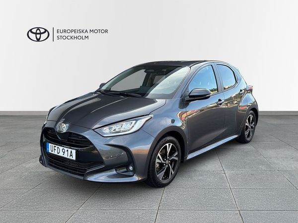 Toyota Yaris Hybrid 115 1,5 5D ACTIVE PLUS SÄKERHETSPAKET V-HJUL - 2025