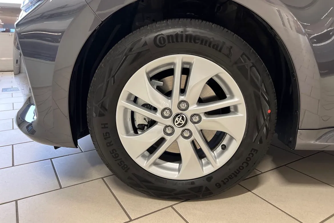 Vehicle image 16