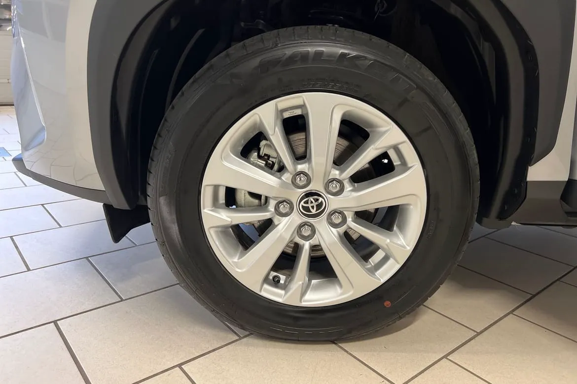 Vehicle image 16