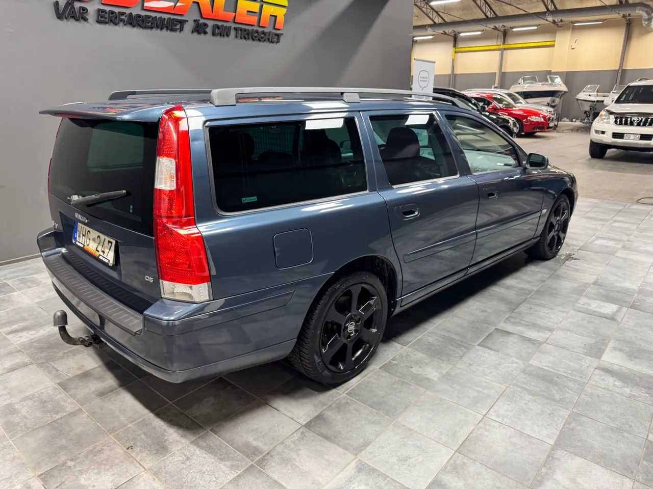 Vehicle image 4