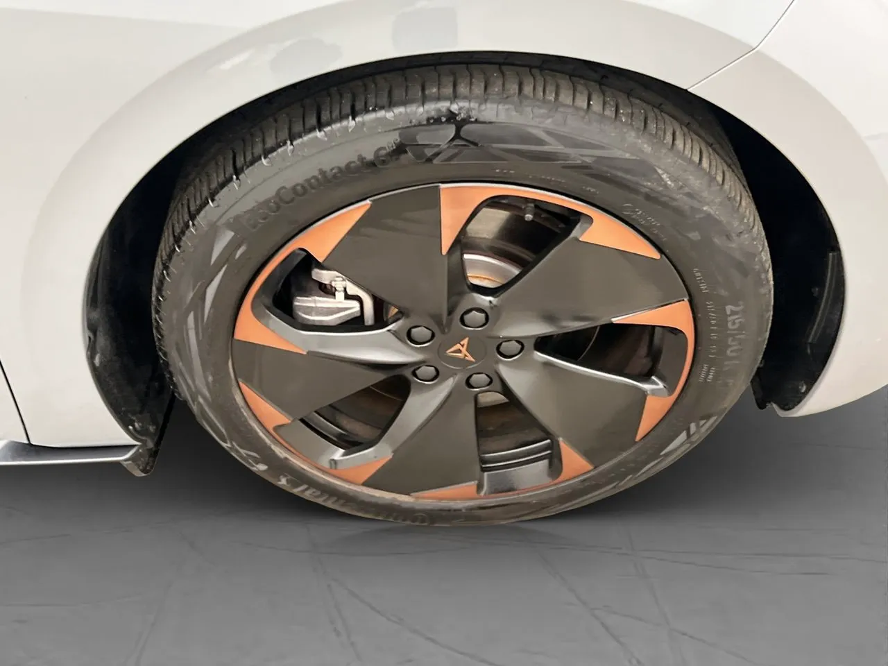 Vehicle image 32