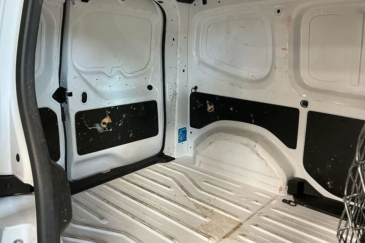Vehicle image 18