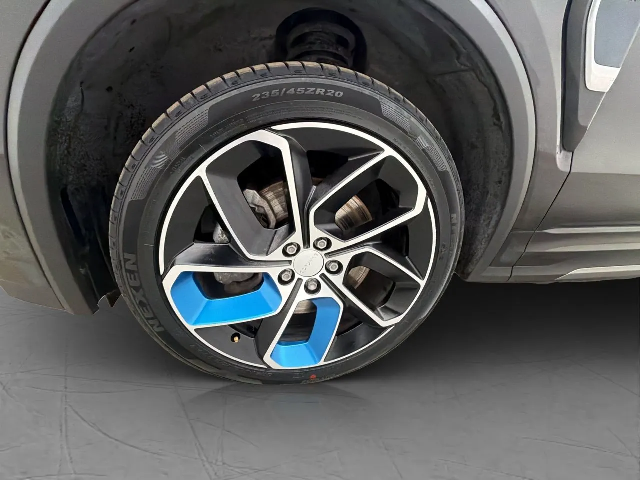 Vehicle image 30