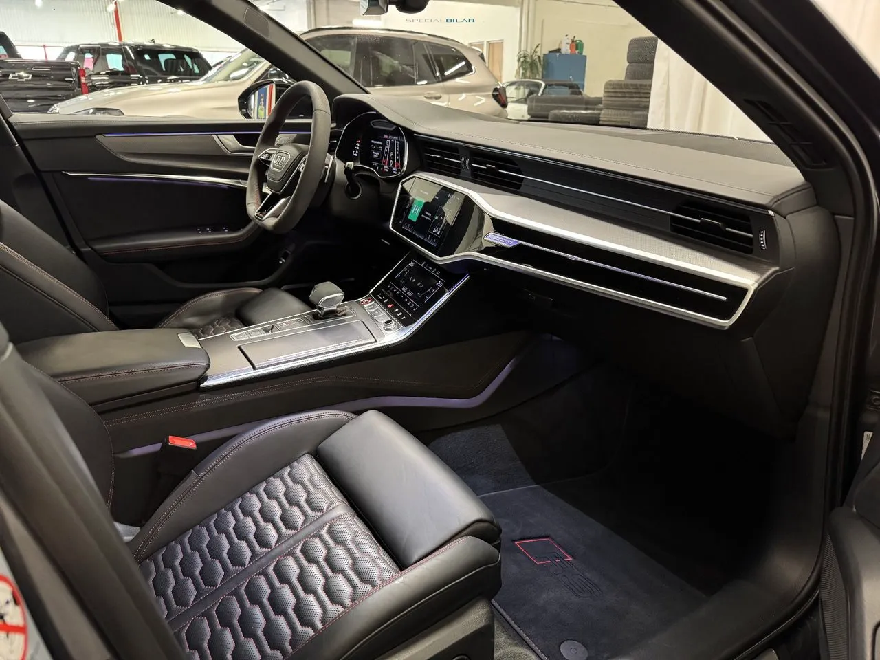 Vehicle image 21