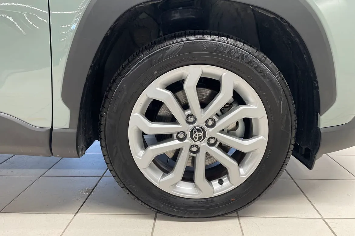 Vehicle image 16