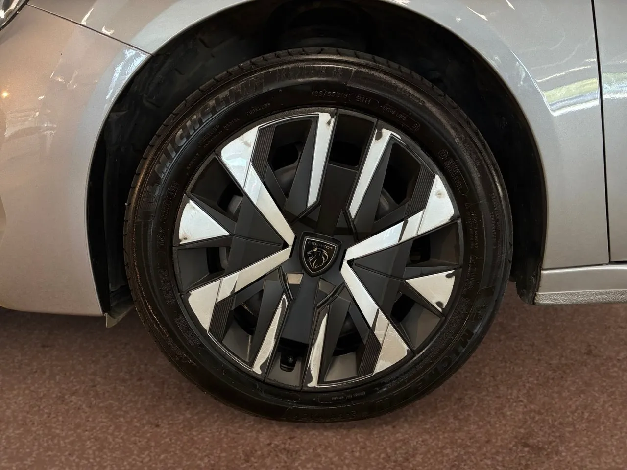 Vehicle image 8