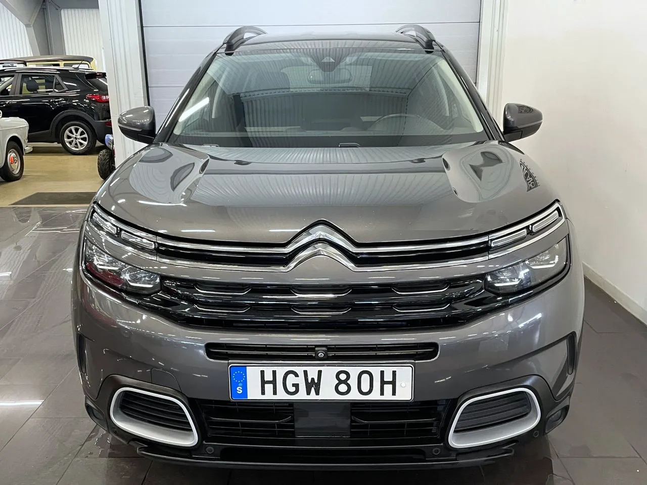 Vehicle image 7