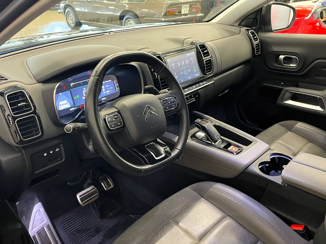 Vehicle image 8