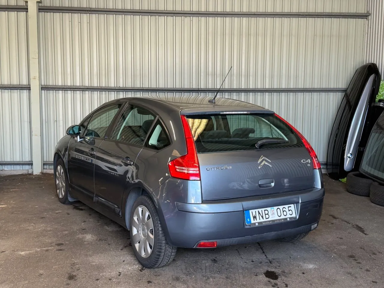 Vehicle image 4
