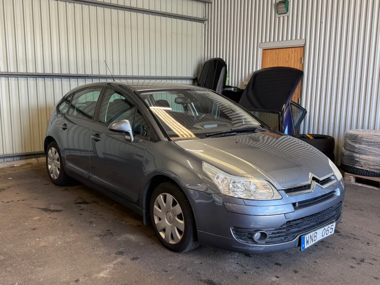 Vehicle image 1