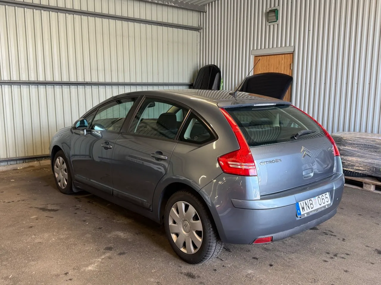 Vehicle image 3