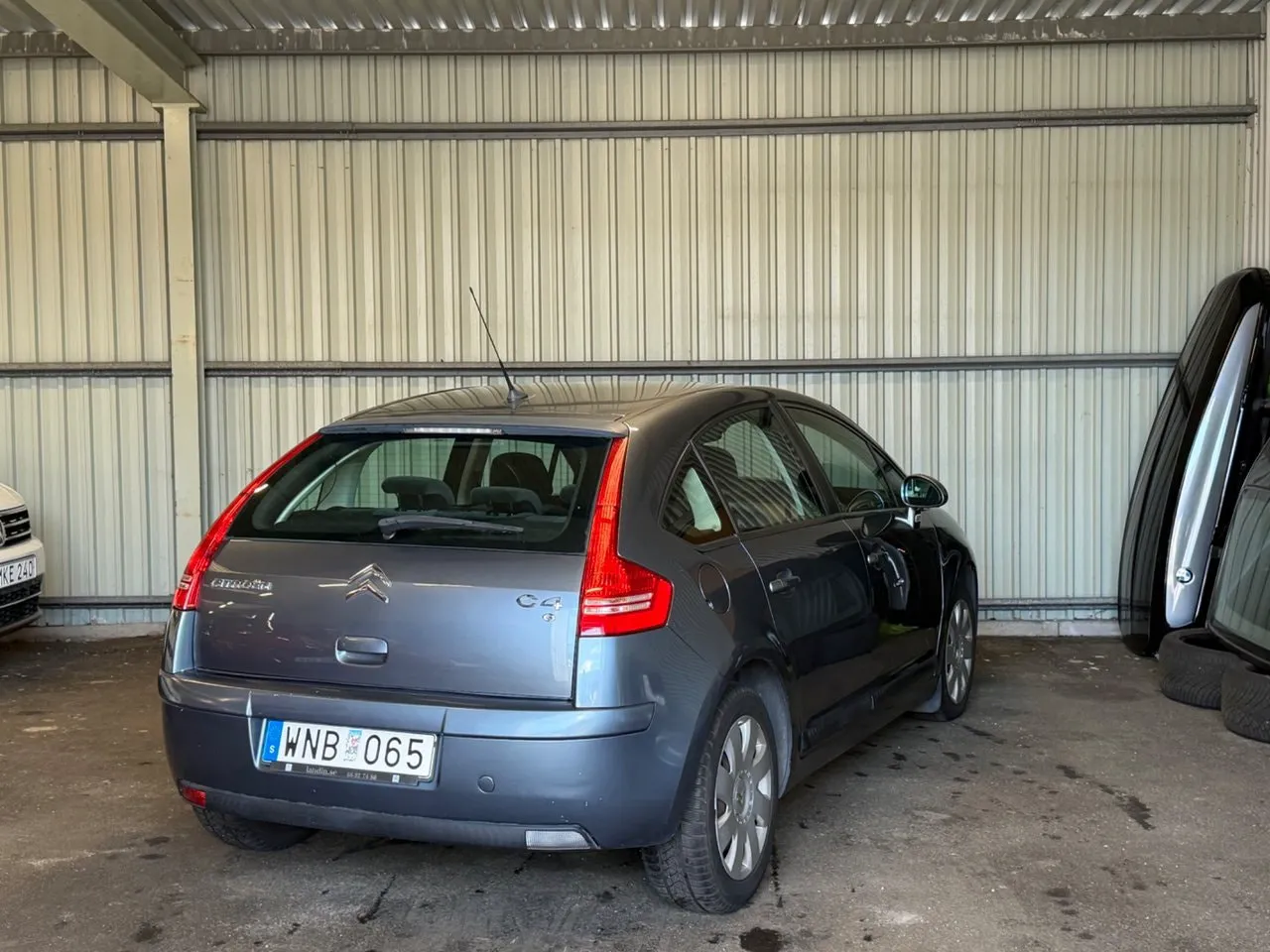 Vehicle image 5