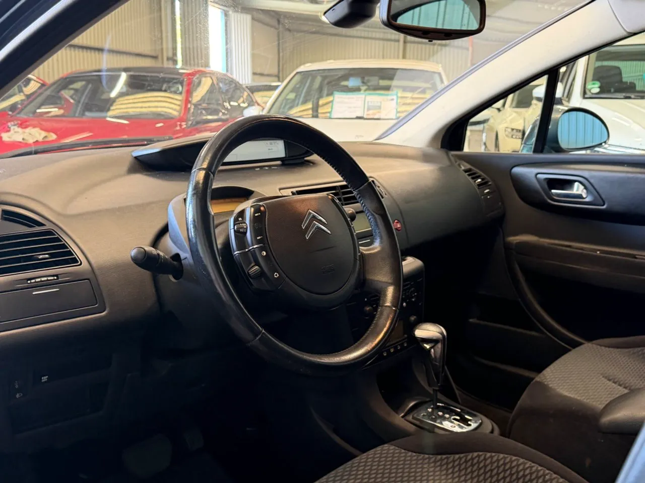 Vehicle image 10