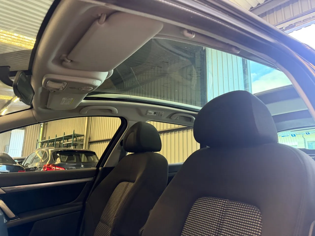 Vehicle image 14