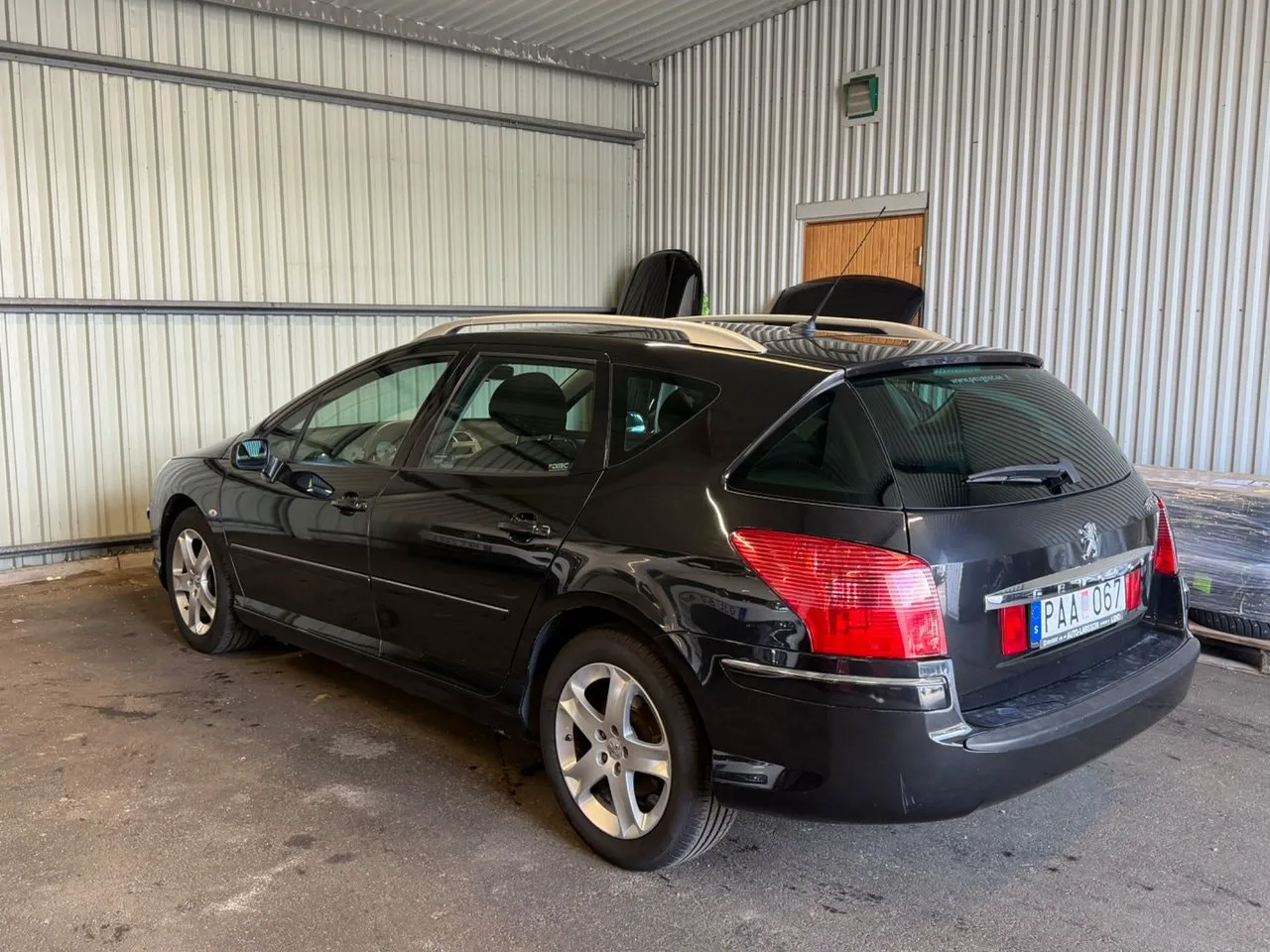 Vehicle image 6