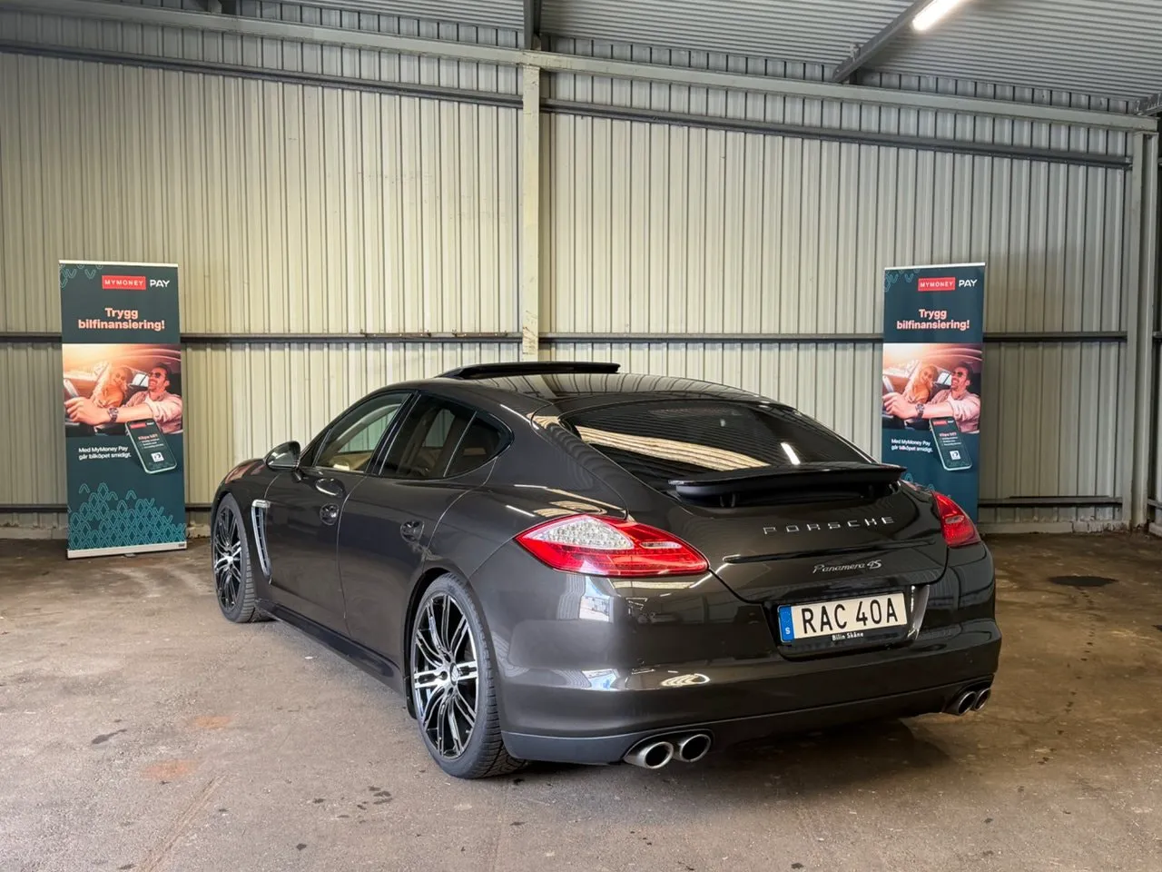 Vehicle image 6