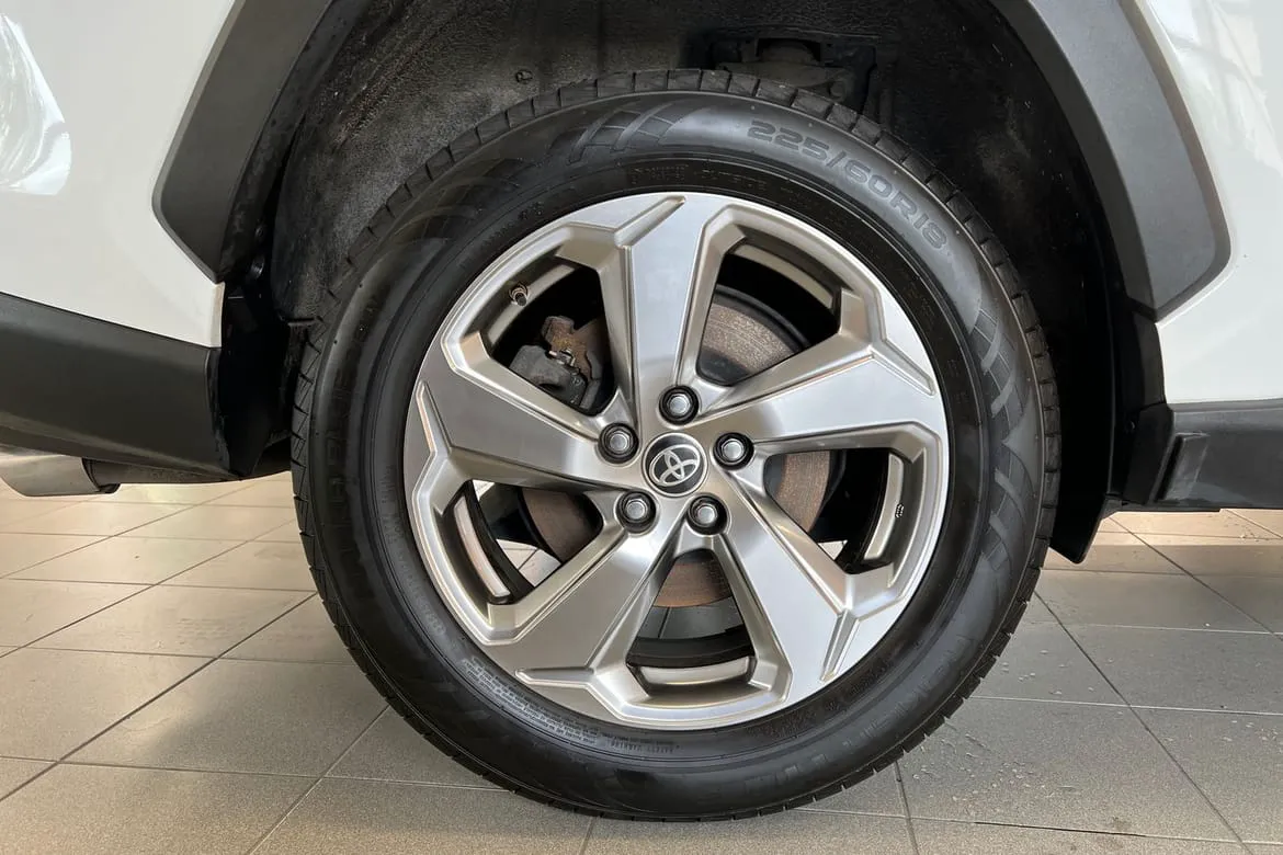 Vehicle image 16
