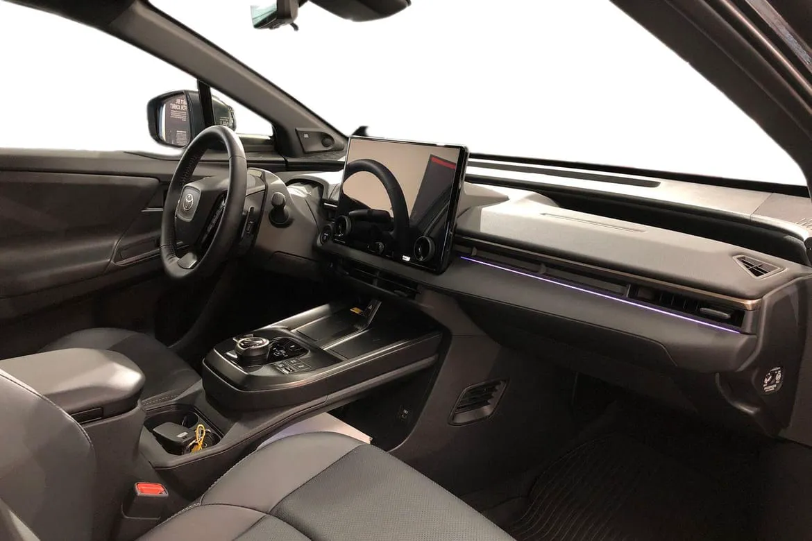 Vehicle image 6