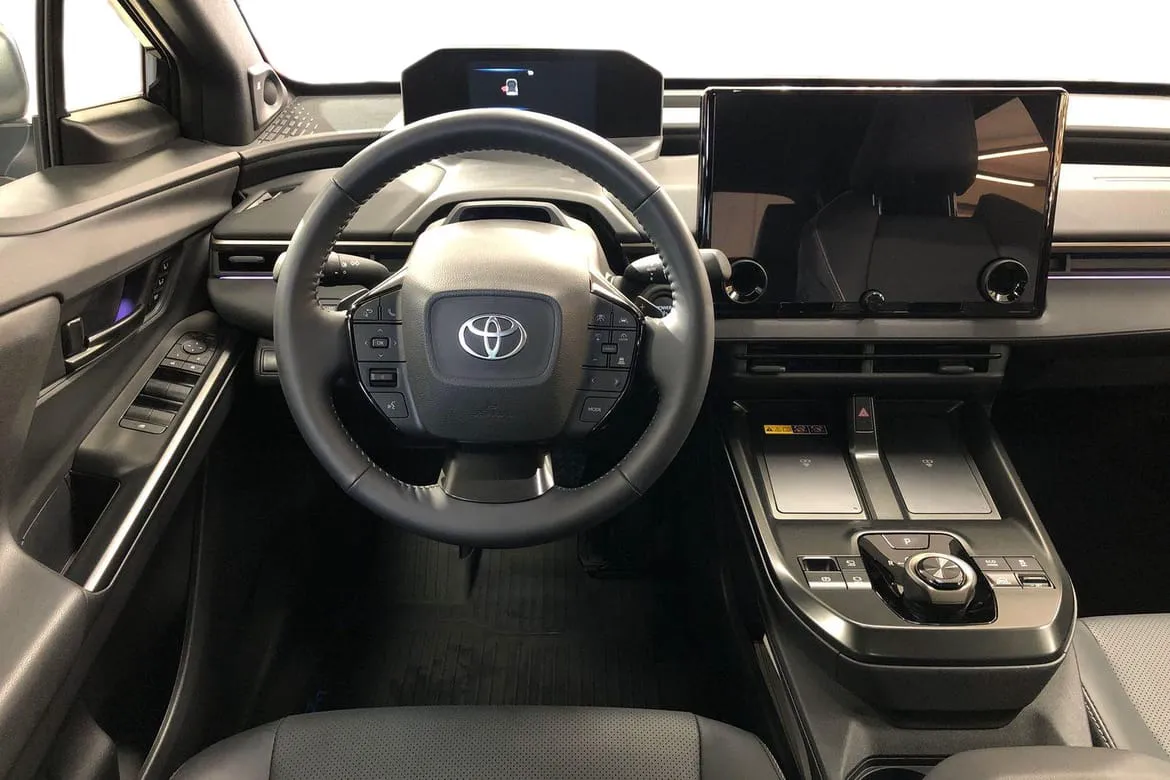 Vehicle image 9