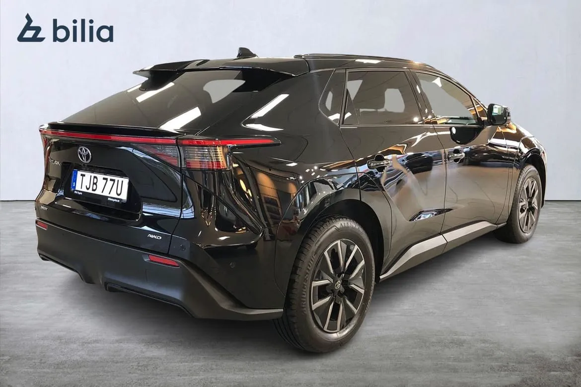 Vehicle image 18