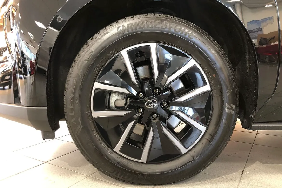 Vehicle image 16