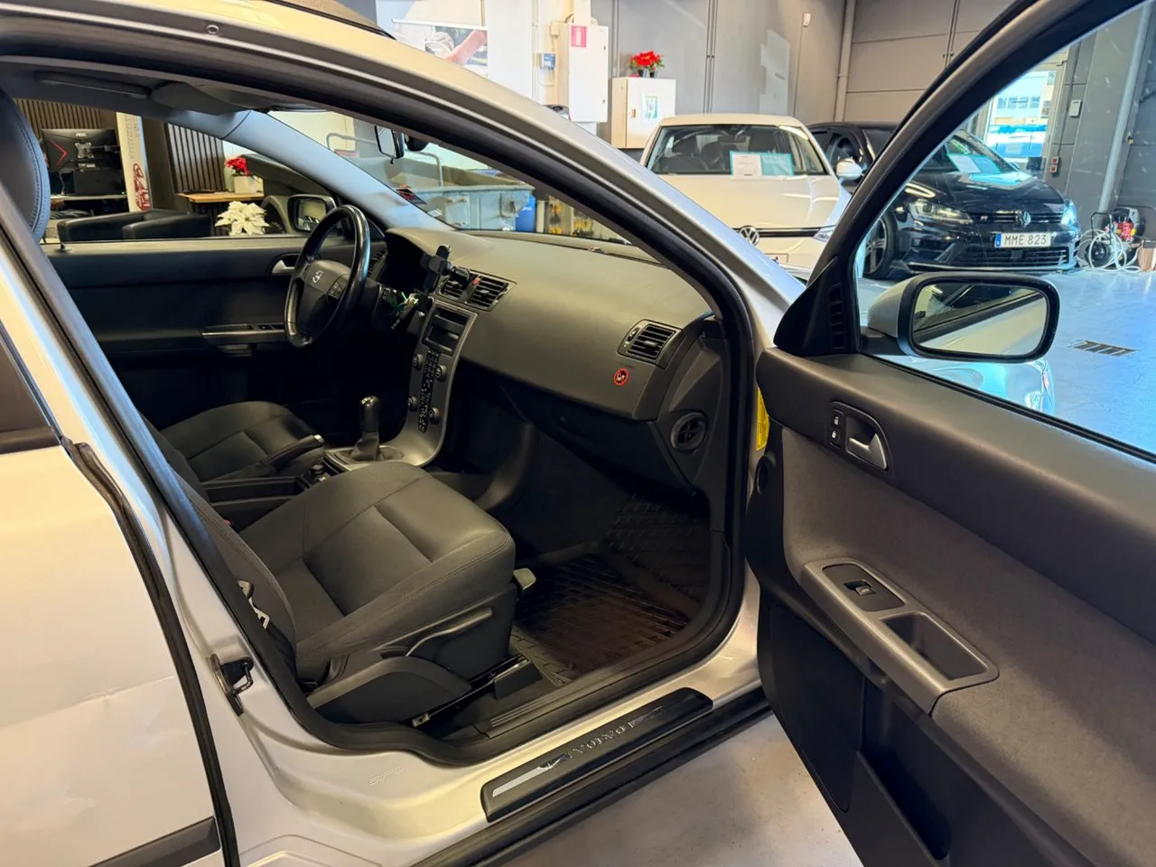 Vehicle image 15