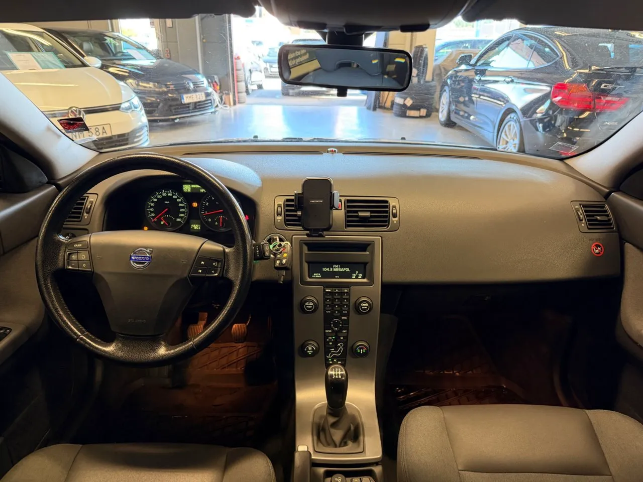 Vehicle image 18