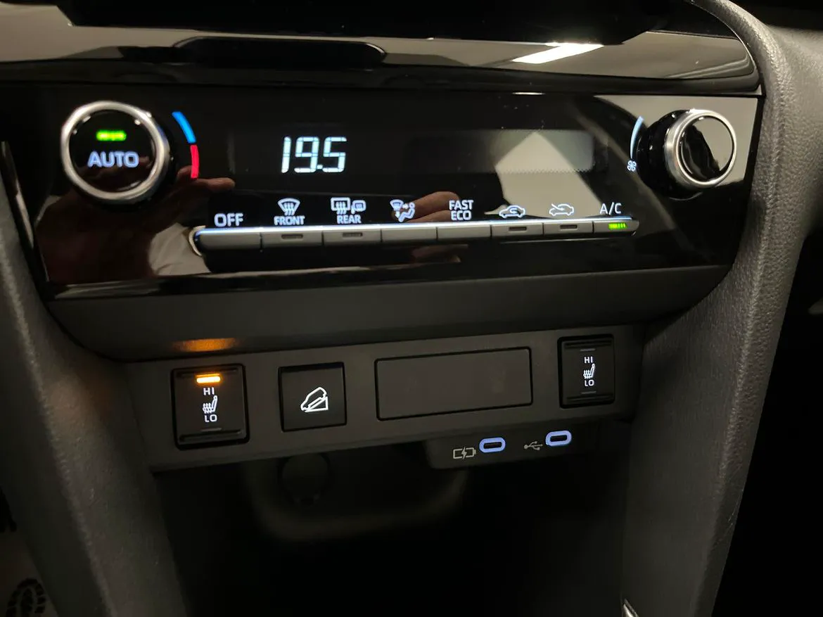 Vehicle image 18