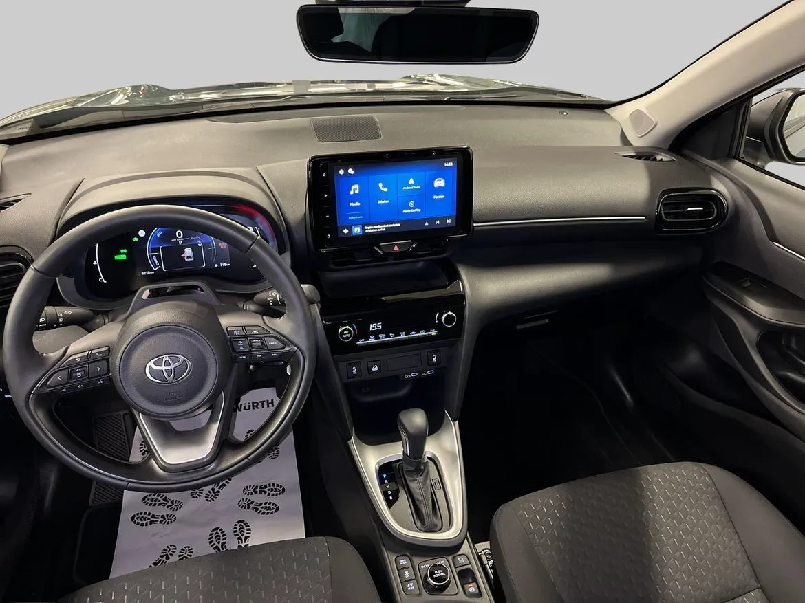 Vehicle image 10