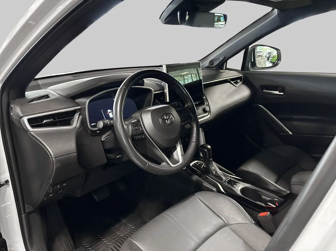 Vehicle image 13