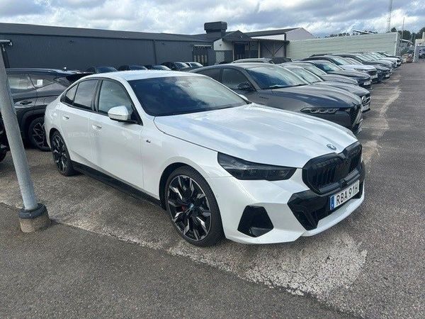 BMW 530 e M Sport Pro Innovation /Komfortstolar / 21"/ 1 ägare - 2024