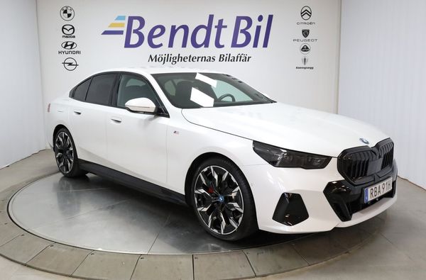 BMW 530 e M Sport Pro Innovation /Komfortstolar / 21"/ 1 ägare - 2024