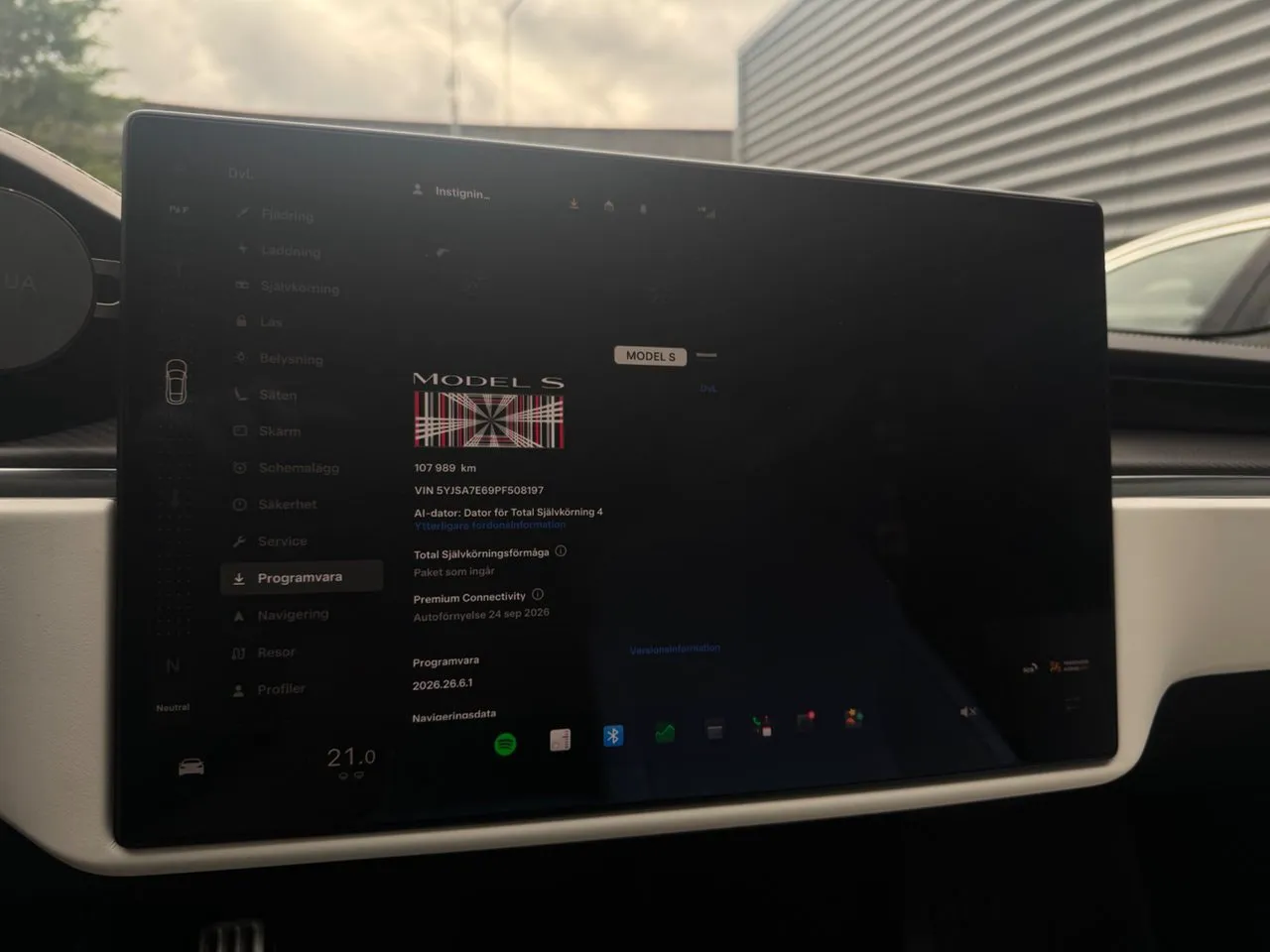 Vehicle image 21
