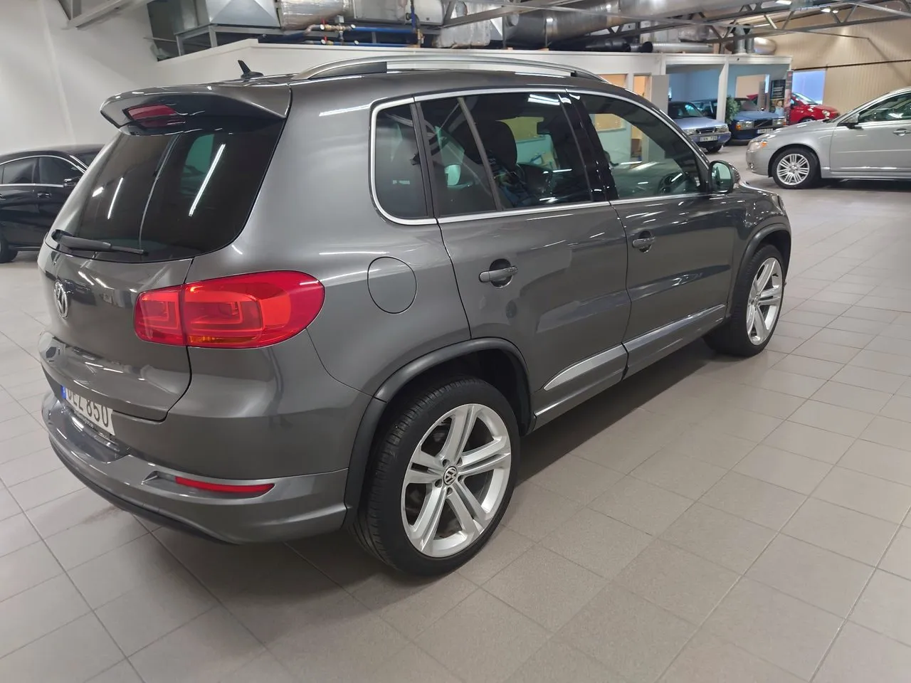 Vehicle image 5