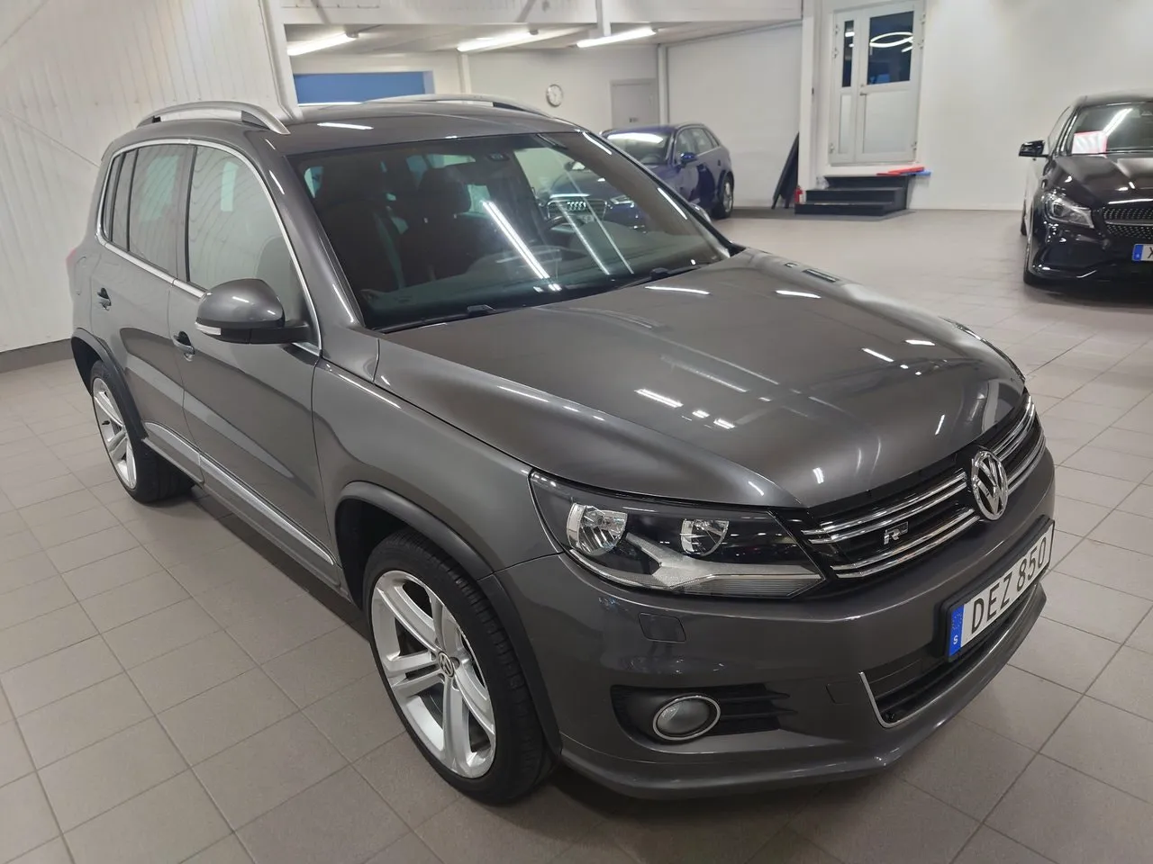Vehicle image 6