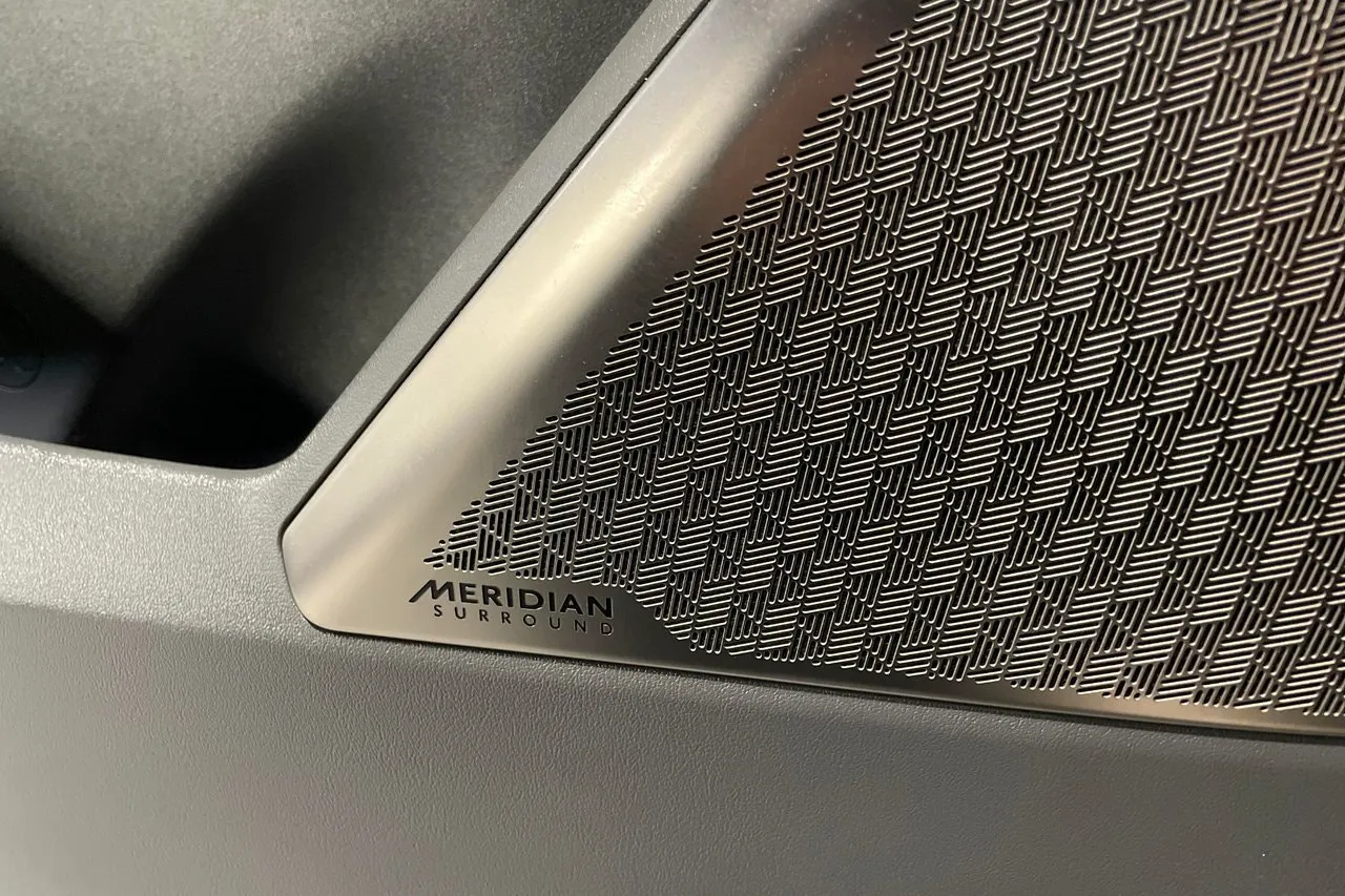 Vehicle image 21
