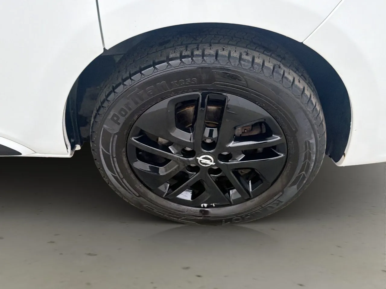 Vehicle image 33