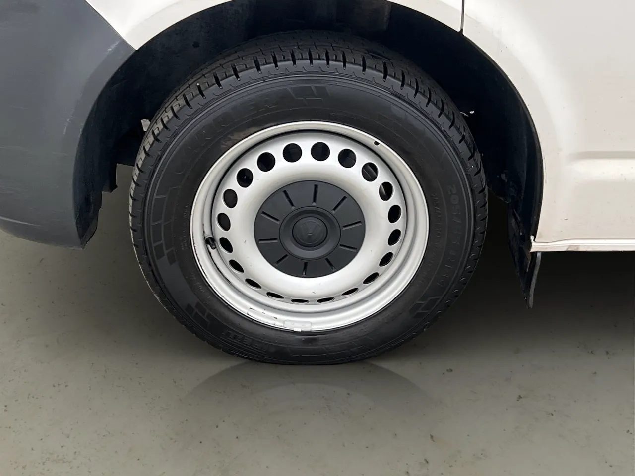 Vehicle image 32